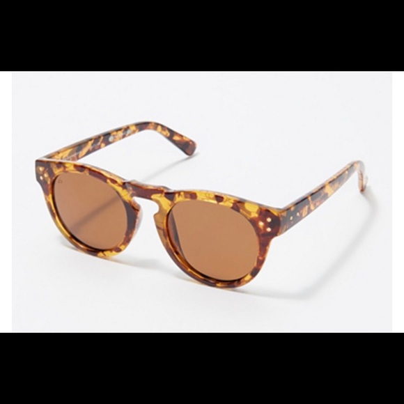 Prive Revaux Accessories - NIB Prive Revaux Expressionist Sunglasses
